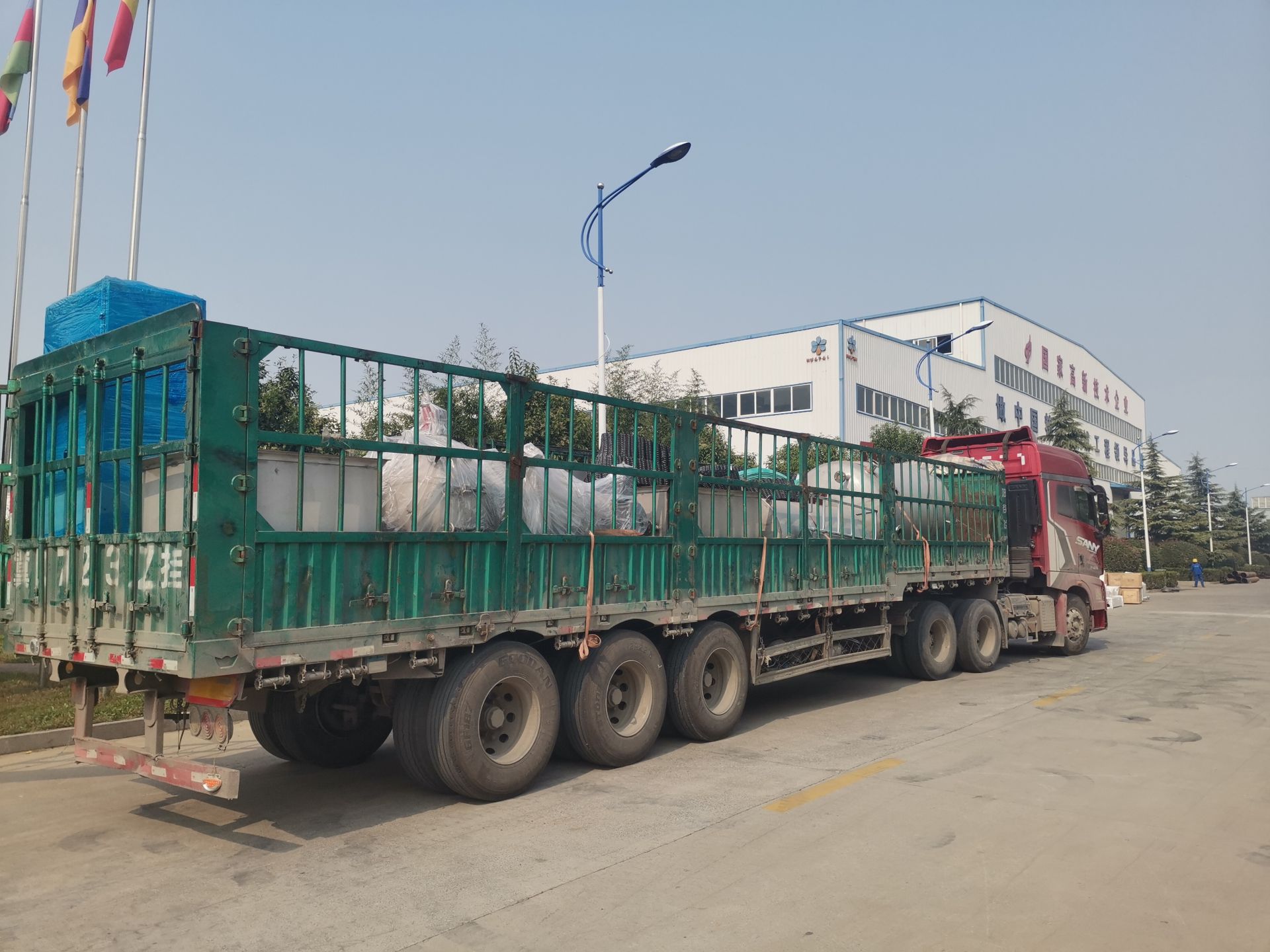 华泰集团设计制造的5T鱼油精炼设备发往大连