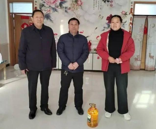 新春慰问暖人心