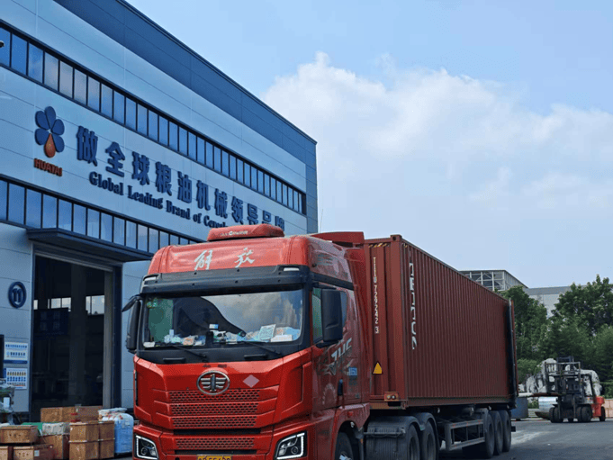“中国智造”跨越重洋│华泰智能装备集团100TPD葵花籽油精炼及脱蜡成套设备发往苏丹